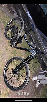 Barely used Giant Reign Bike. Large frame. 29'' wheels