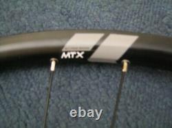 Cadre de vélo Boardman MTX 8.9 Large, fourche à suspension et ensemble de roues hybrides / de trekking