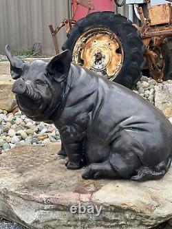 Statue de grand cochon assis en aluminium