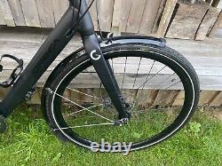 Vélo de ville électrique Orbea Gain F30 avec guidon plat, noir, taille large, excellent